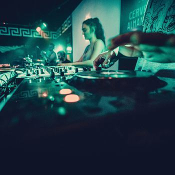 Dj