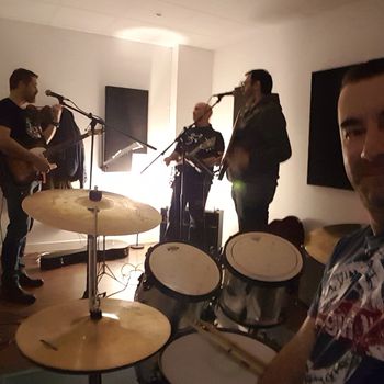 TRABAJANDO