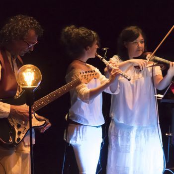Nacho Casatejada (Guitarras), Fátima Jiménez (Flauta Travesera), Belén Zanetti (Violín)
