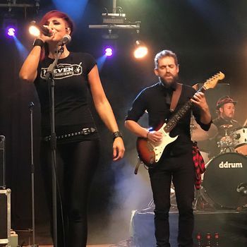 SEVEN en concierto