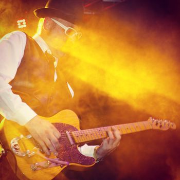 BoutiQue Rock Band live