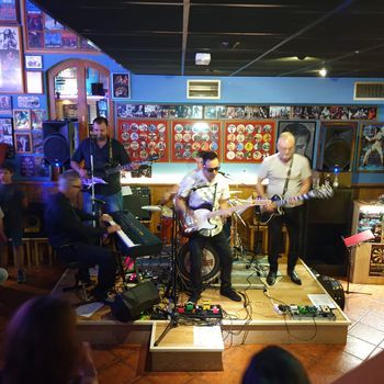 En El Garito Rock Bar, Las Navas del Marqués. 3-8-2019.