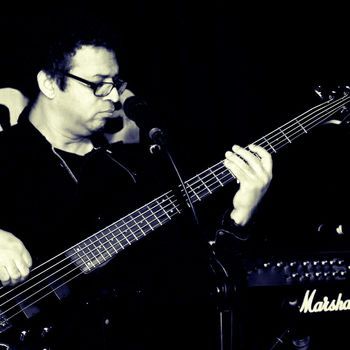 El del bajo, Jesús Mendoza