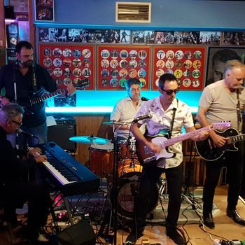 En El Garito Rock Bar, Las Navas del Marqués. 3-8-2019.