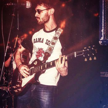 Alex (la fiera a las seis cuerdas)