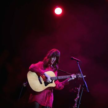 Maria Rodés tocando