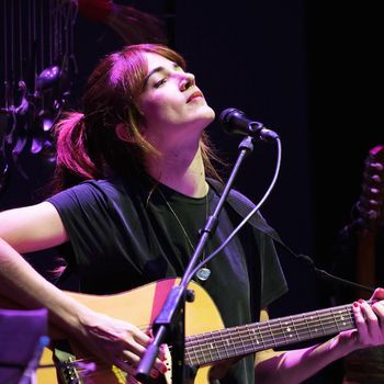Maria Rodés tocando 2