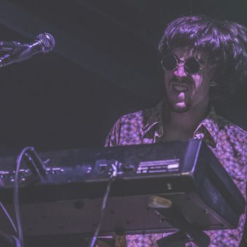 Diego Cubillo: Teclados y Guitarra Soporte