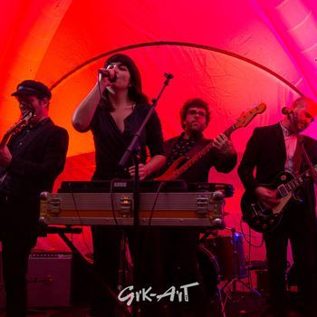 All La Glory en vivo