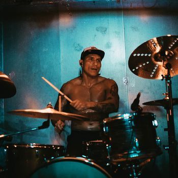 Bone Dies batería