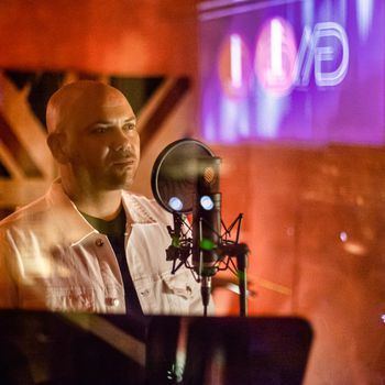 RECORDING LAYNEZ