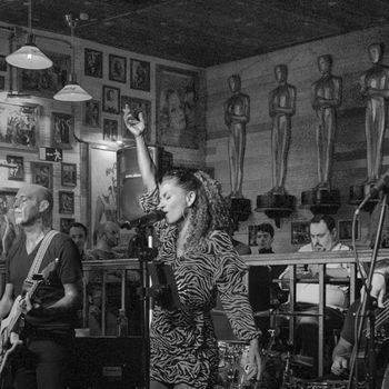 Zoo Station Band 3