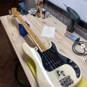 Squier Precision Bass