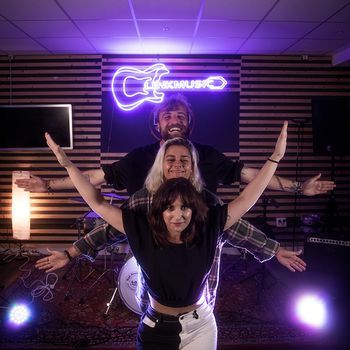 Bárbara (Emergentes), Yoly Saa y Luis Fercán