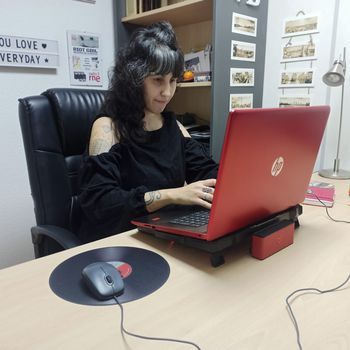 Vane Balón trabajando