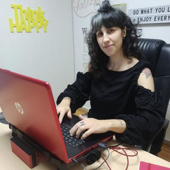 Vane Balón en Agewncia VB comunicAction