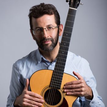 Carlos López logo