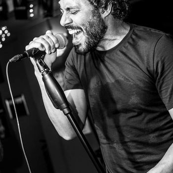 Damián, vocalista