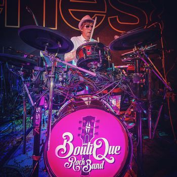 BoutiQue Rock Band - Live