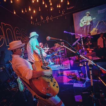 BoutiQue Rock Band - Live