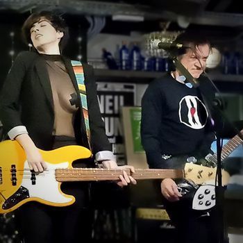 Fuzz division en lemon rock granada , con la colaboracion de juan codorniu