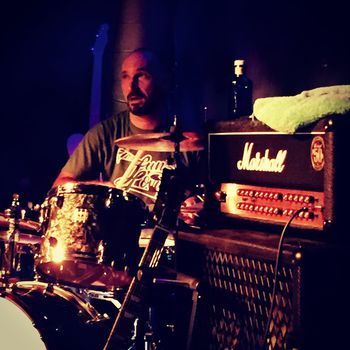 En directo en la sala Hangar 48. (Sábado 3 de marzo de 2018).